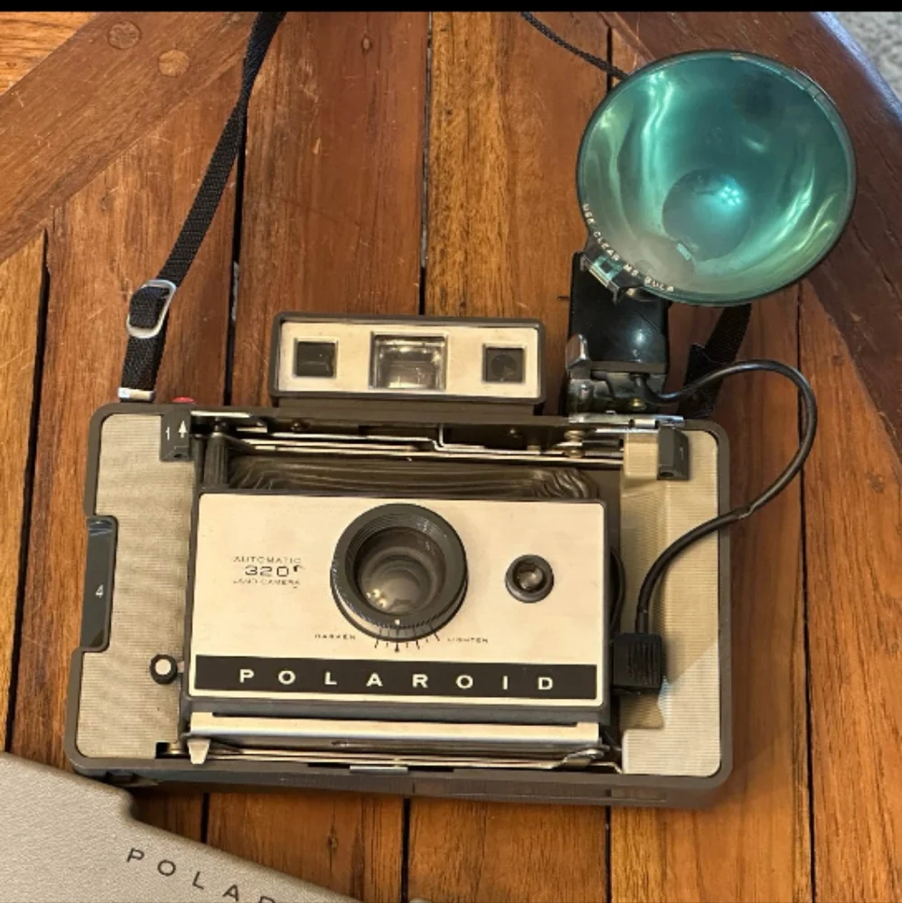 Polaroid 320 Instant Pack Film Land Camera